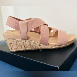 BRAND NEW Naturalizer Sandals (Morocco Pink) with box